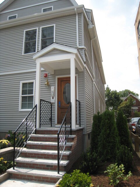 220 Massachusetts Ave, Unit 3 in Arlington, MA - Building Photo