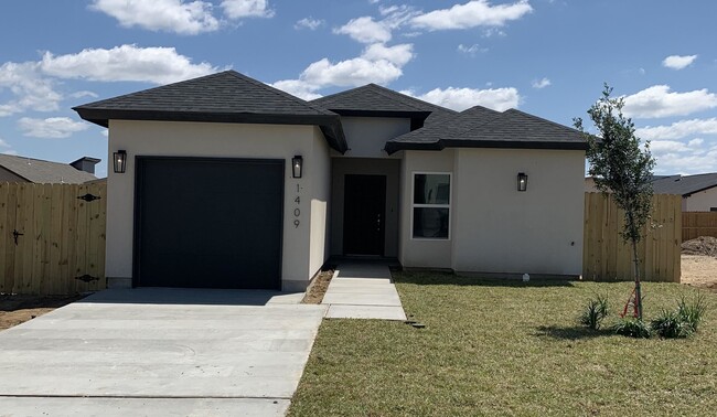 property at 1409 Los Estribos Dr