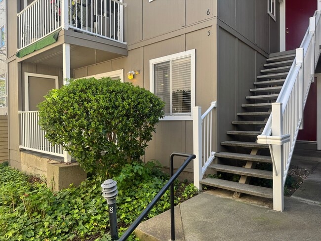 property at 1564 Sunnyvale Ave