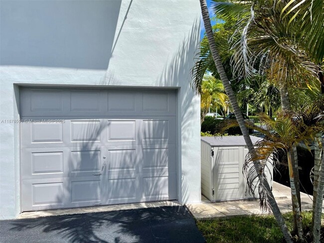 8054 Camino Ct in Miami, FL - Building Photo - Building Photo