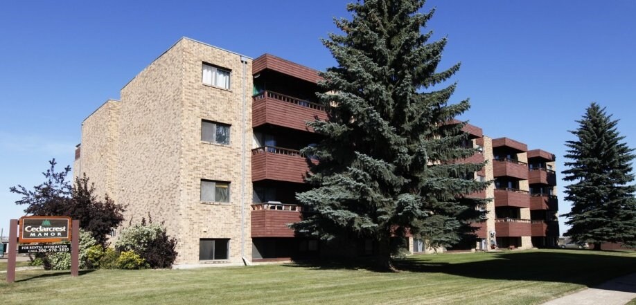 Cedarcrest Manor in Prince Albert, SK - Building Photo