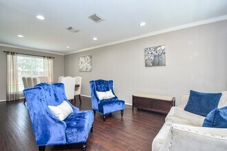 7318 River Garden Dr in Houston, TX - Building Photo - Building Photo