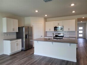399 Tanis Ave in St. Cloud, FL - Foto de edificio - Building Photo