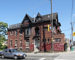 662 Bathurst St Apartments