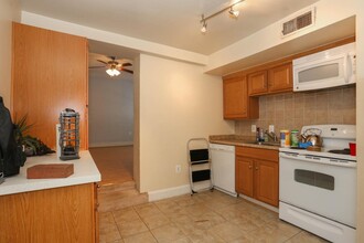 1555 4th St NW, Unit #2 in Washington, DC - Building Photo - Building Photo