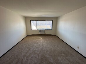 10500 W Fond Du Lac Ave. (12 Unit) in Milwaukee, WI - Foto de edificio - Building Photo