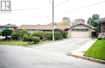 16 Carousel Ct in Toronto, ON - Building Photo - Building Photo