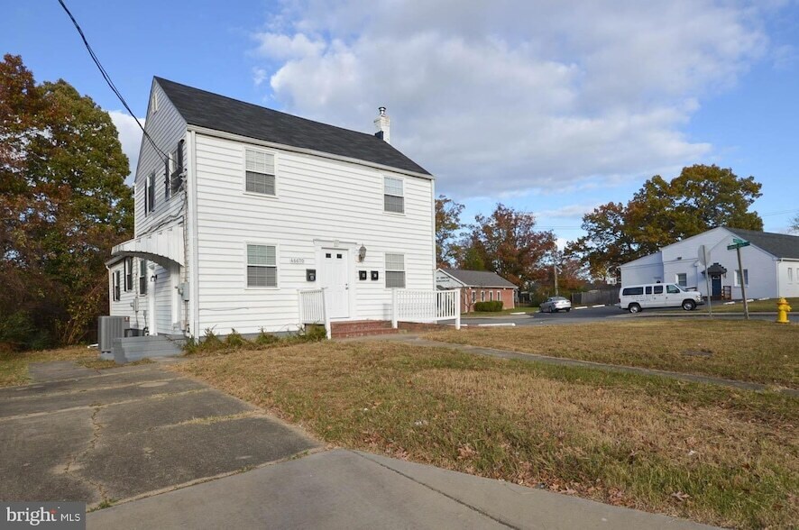 46670 Midway Dr in Lexington Park, MD - Building Photo
