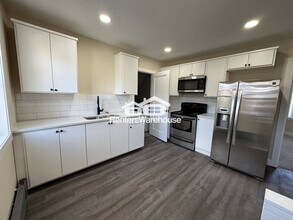 718 SE 8th Ave in Minneapolis, MN - Building Photo - Building Photo