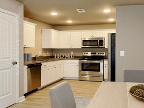 106 SW Sunflower St in Blue Springs, MO - Building Photo - Building Photo