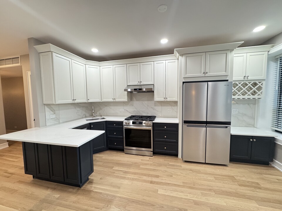 4637 N Clark St in Chicago, IL - Building Photo