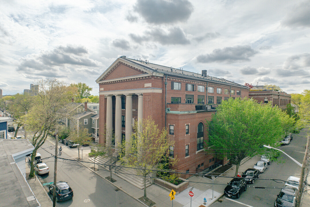 10 McTernan St in Cambridge, MA - Foto de edificio