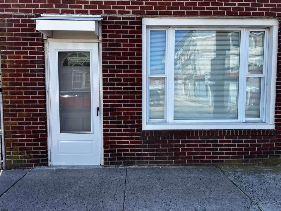 36 N Georgia Ave in Atlantic City, NJ - Building Photo