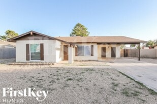 1327 W Kerry Ln in Phoenix, AZ - Building Photo