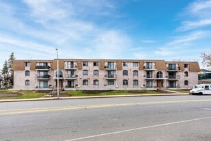 40 High St in Dedham, MA - Building Photo