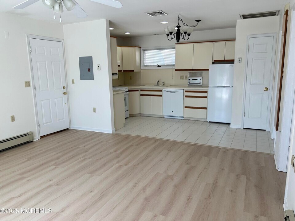 1002 Main St in Belmar, NJ - Building Photo