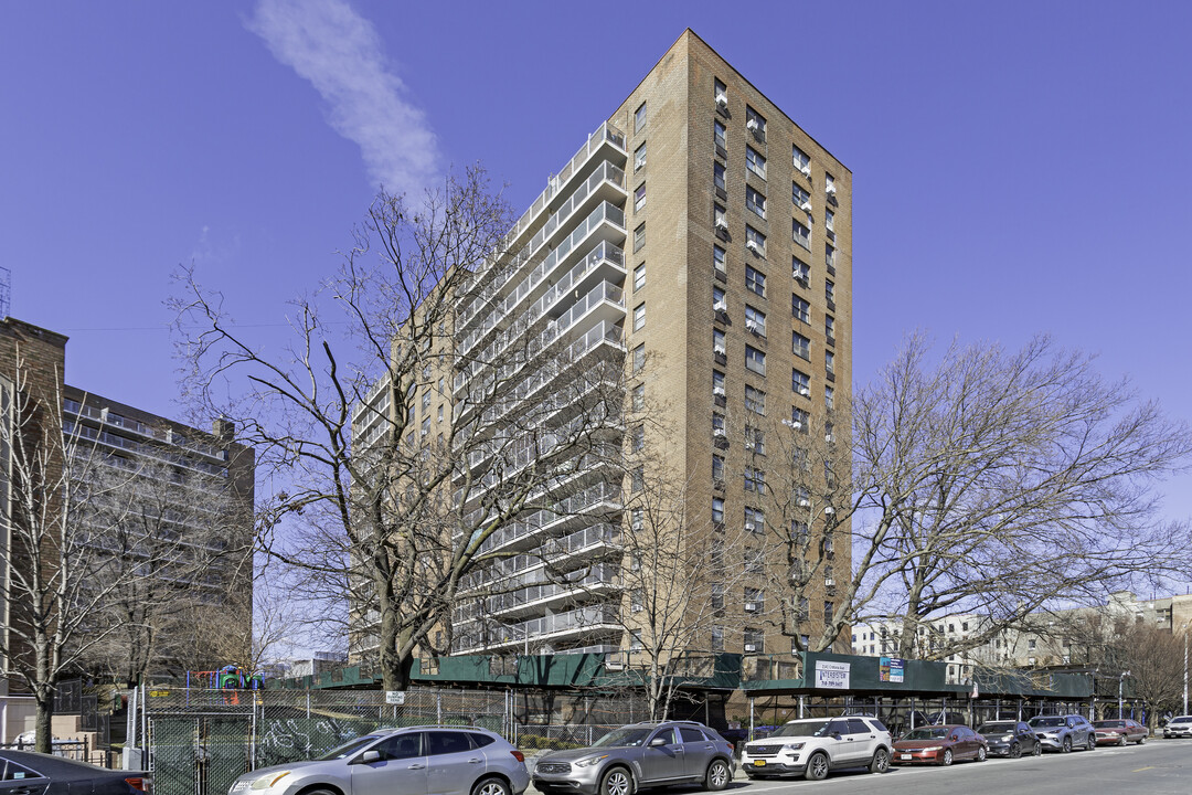 Dennis Lane Apartments in Bronx, NY - Building Photo