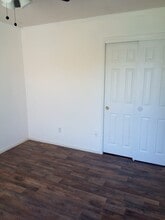 964 Meadow View Rd in Hanford, CA - Building Photo - Building Photo