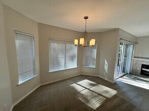 12439 Totem Lake Way in Kirkland, WA - Building Photo - Building Photo