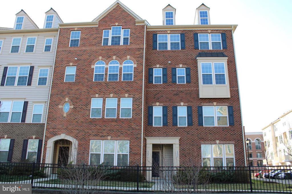 5221 Sable Ct in Greenbelt, MD - Foto de edificio
