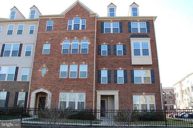 property at 5221 Sable Ct