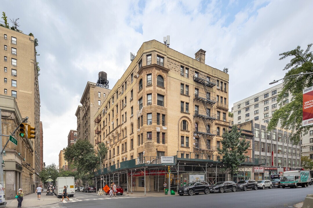 490 West End Ave in New York, NY - Building Photo