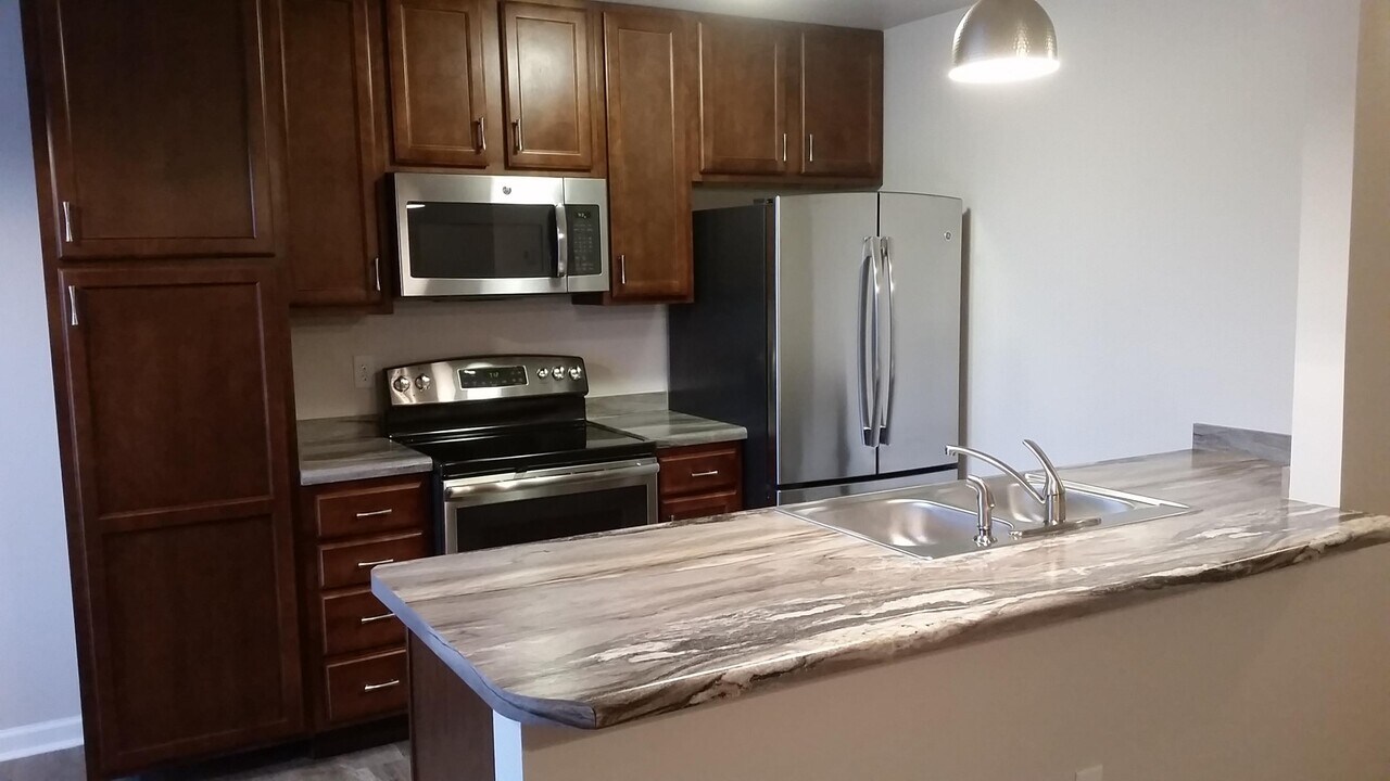 941 Valley Rd in Crestview, FL - Building Photo