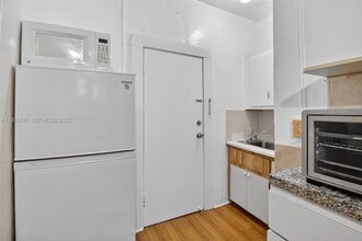 3409 S Le Jeune Rd in Miami, FL - Building Photo - Building Photo