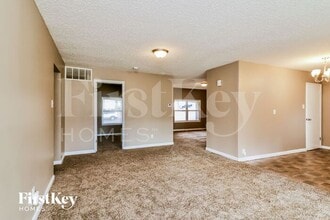 6370 Silver Fox Dr in Florissant, MO - Building Photo - Building Photo