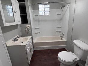 205 S 17th St in Weirton, WV - Foto de edificio - Building Photo