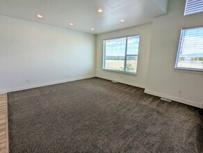 566 Lewski Ln in Bluffdale, UT - Building Photo - Building Photo