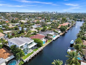 2217 NE 17th Terrace in Wilton Manors, FL - Building Photo - Building Photo