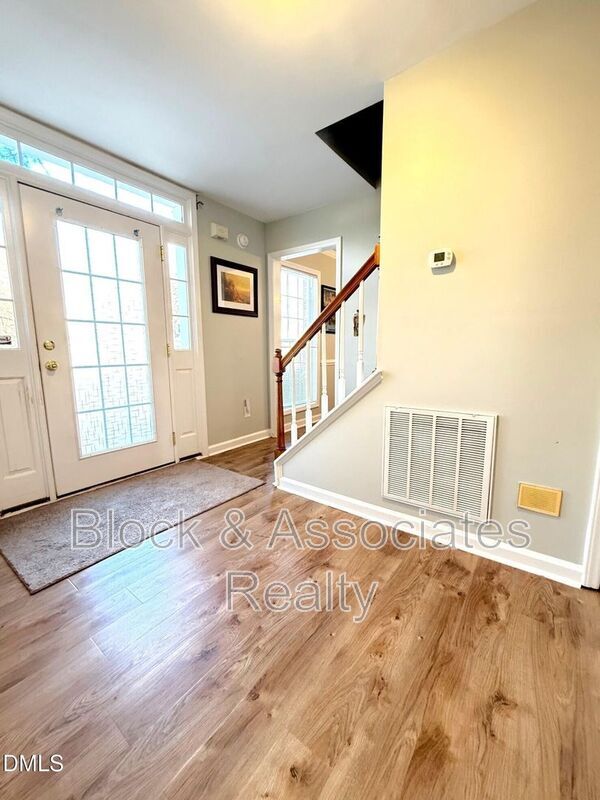 8612 Hobhouse Cir in Raleigh, NC - Building Photo - Building Photo