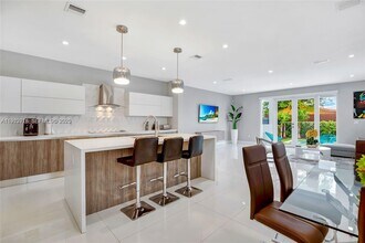 3657 SW 26th St in Miami, FL - Building Photo - Building Photo