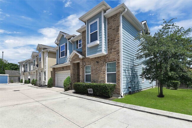 4827 Hardy St in Houston, TX - Building Photo - Building Photo