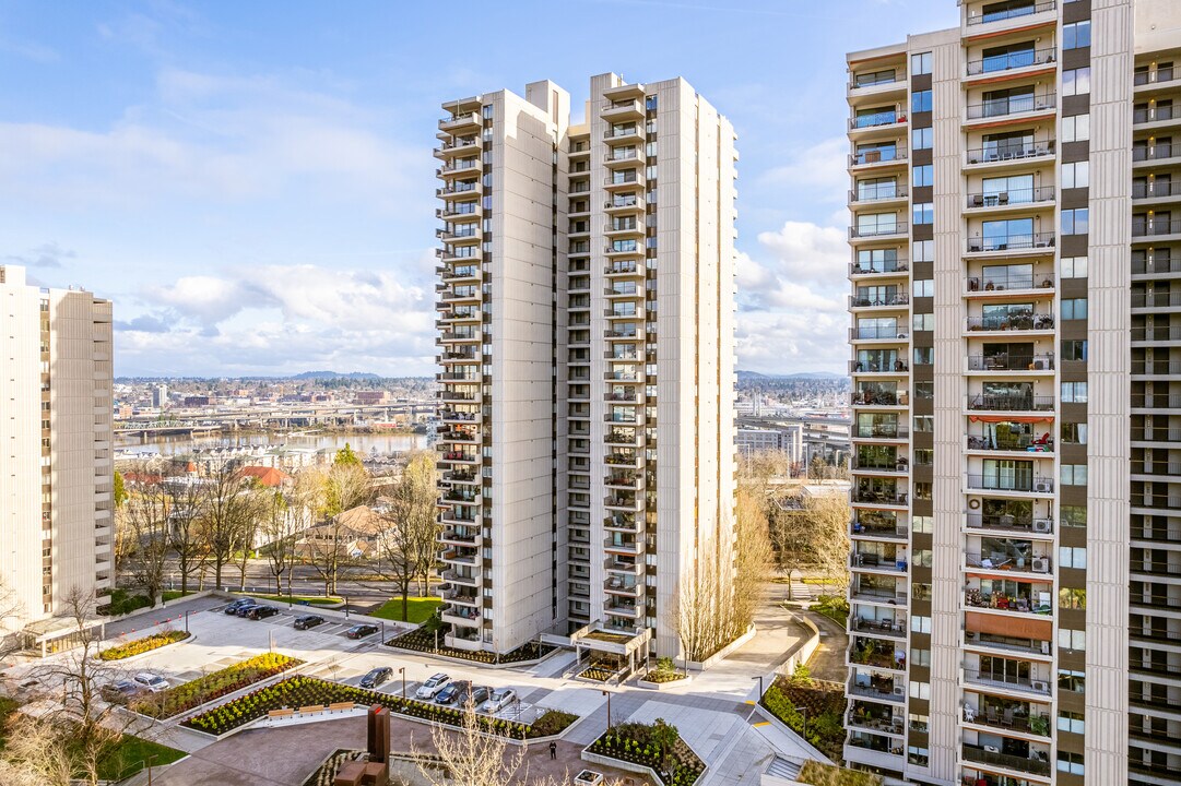 Grant Tower in Portland, OR - Building Photo