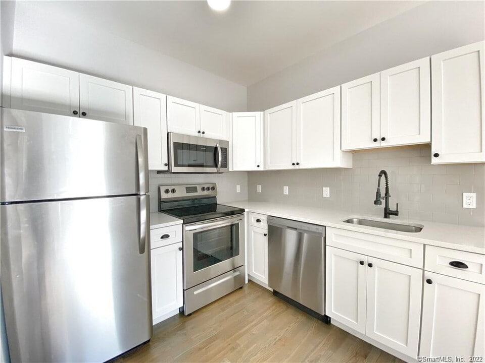 4 Berkeley St-Unit -11 in Norwalk, CT - Foto de edificio
