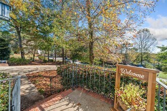 210 Timber Laurel Ct in Lawrenceville, GA - Foto de edificio - Building Photo