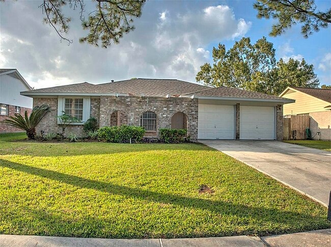 11830 Mulholland Dr in Stafford, TX - Foto de edificio - Building Photo