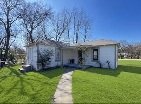1315 NW 1st Ave in Mineral Wells, TX - Building Photo