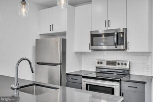 330 Cecil B. Moore Ave in Philadelphia, PA - Building Photo