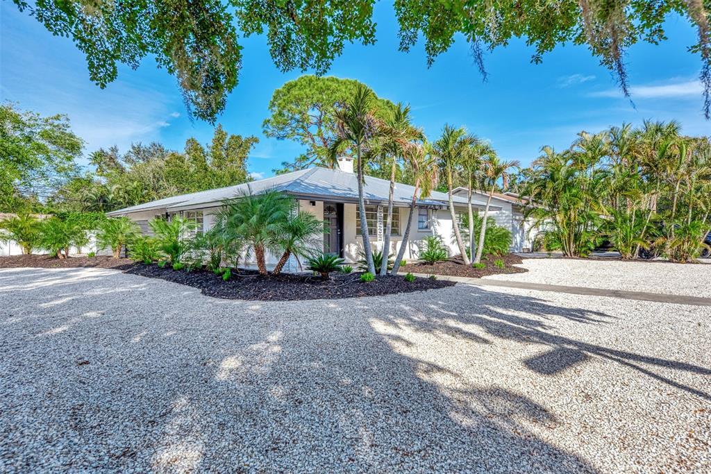 2105 Hibiscus St in Sarasota, FL - Building Photo