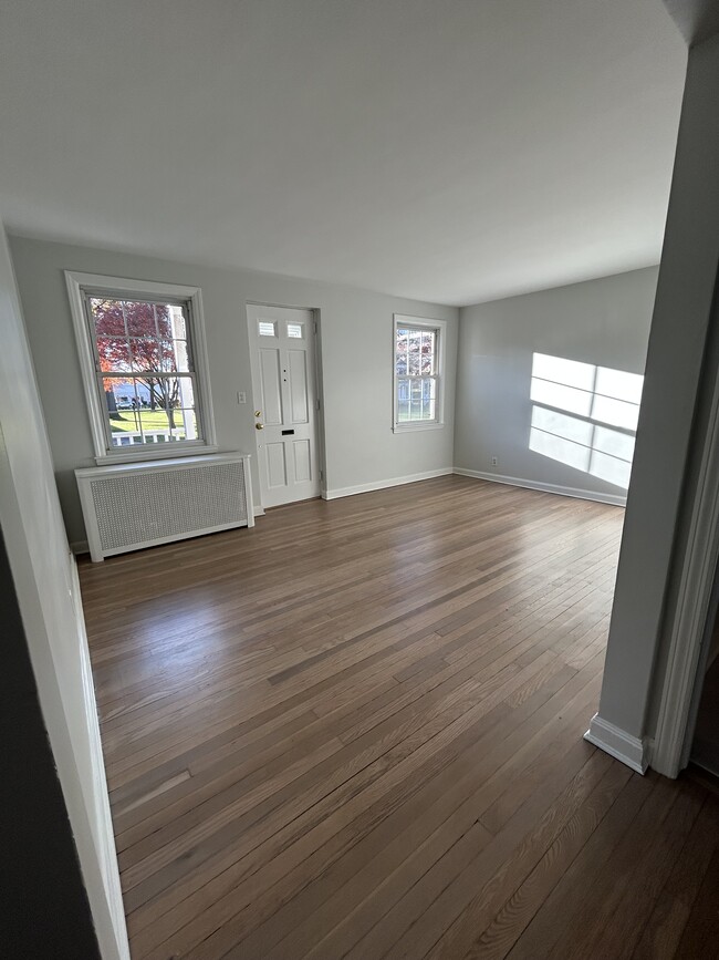 2475 Summer St in Stamford, CT - Building Photo - Building Photo
