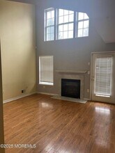 131 Murray Dr in Old Bridge, NJ - Foto de edificio - Building Photo