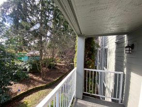 13716 15th Ave NE in Seattle, WA - Building Photo - Building Photo