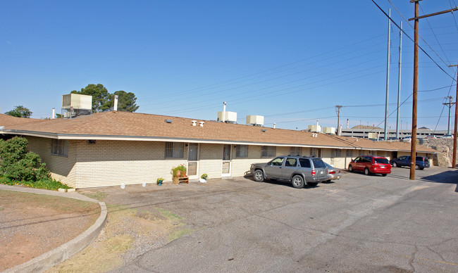 211 W Schuster Ave in El Paso, TX - Foto de edificio - Building Photo