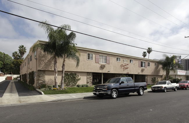 Ponderosa Palms in Santa Ana, CA - Building Photo - Building Photo