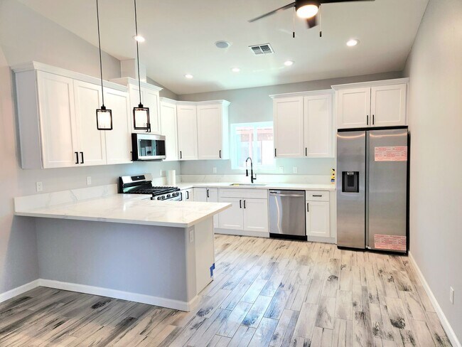 1862 Montclair Dr in Bullhead City, AZ - Building Photo - Building Photo