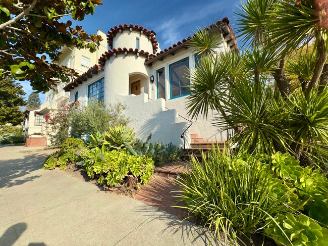 1645 Scenic Ave in Berkeley, CA - Foto de edificio - Building Photo