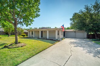 1049 Summerplace Ln in Southlake, TX - Foto de edificio - Building Photo